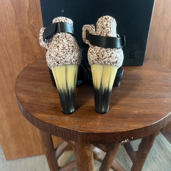 L.A.M.B sandals - Picture 3 of 7